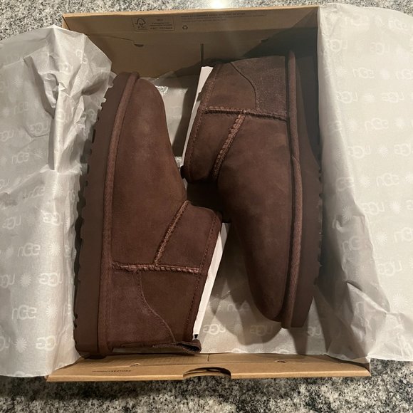 SOLD - Ugg Ultra Mini Boot- Chocolate Brown - Picture 2 of 7